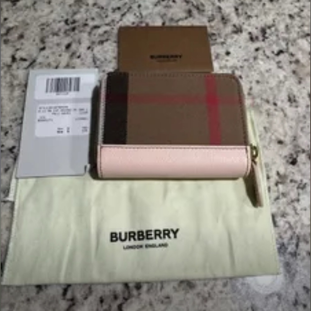 Burberry Zip new 🆕 wallet w/tags - Picture 8 of 12